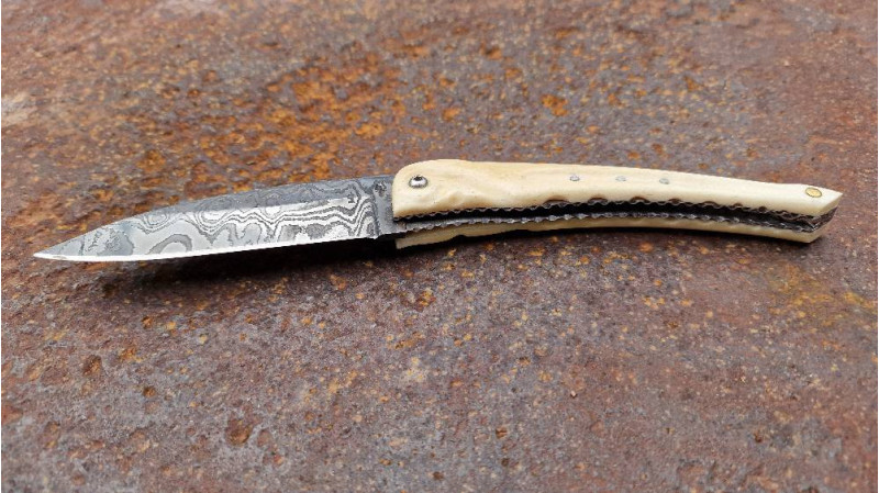 Couteau de collection Berzerker manche en os de chameau aux