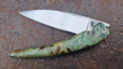 couteau pliant Toltek manche en loupe de peuplier stabilisée et teintée façon plume de Paon