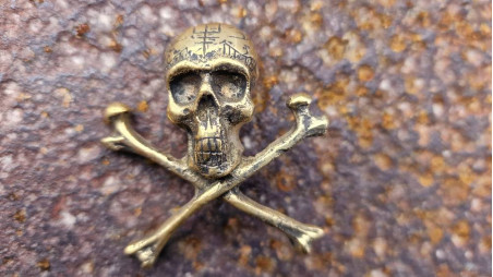 Broche Tête de mort Pirate en Bronze