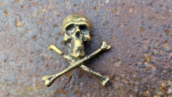 Broche Tête de mort Pirate en Bronze