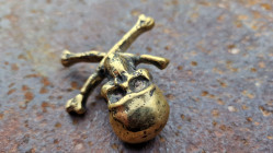 Broche Tête de mort Pirate en Bronze