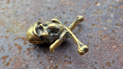 Broche Tête de mort Pirate en Bronze