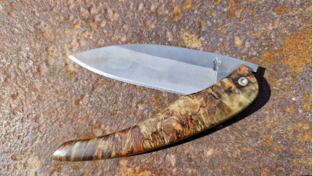 Couteau Berzerker Camouflage et sa lame XC75