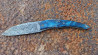 Couteau de collection Berzerker Damas et loupe de peuplier stabilisée et teintée façon Van Gogh
