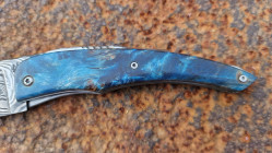 Couteau de collection Berzerker Damas et loupe de peuplier stabilisée et teintée façon Van Gogh