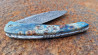 Couteau de collection Berzerker Damas et loupe de peuplier stabilisée et teintée façon Van Gogh