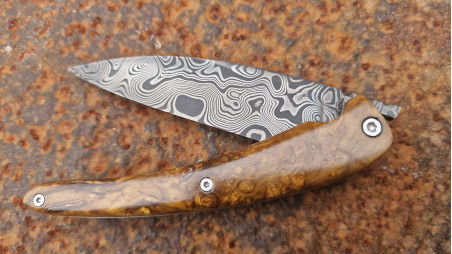 Couteau de collection Toltek en damas Œil d'Odin et son manche en loupe de myrthe Ardèchoise