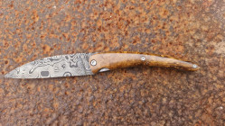 Couteau de collection Toltek en damas Œil d'Odin et son manche en loupe de myrthe Ardèchoise