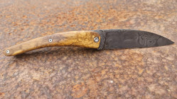 Couteau de collection Toltek en damas Œil d'Odin et son manche en loupe de myrthe Ardèchoise
