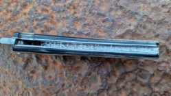 Couteau pliant Toltek lame damas Œil d'Odin et son manche en croûte de zébu de chez Mercorne