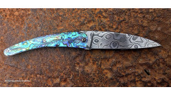 Couteau de collection Toltek manche en nacre abalone et manche en damas aléatoire