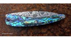 Couteau de collection Toltek manche en nacre abalone et manche en damas aléatoire