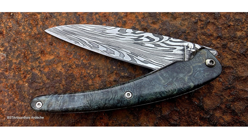 Couteau Toltek collection damas plume et son manche en racine de buis stabilisée et teintée vert