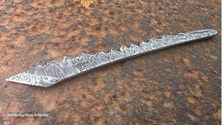 Cutter Japonais : Kiridashi en damas torsadé explosion
