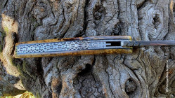 Couteau Toltek de collection damas et son manche en racine de buis stabilisée