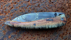 Couteau Artisanal de Collection Berzerker: manche en "liane" de peuplier et sa lame damassée