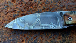 Couteau Artisanal de Collection Berzerker: manche en "liane" de peuplier et sa lame damassée