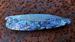 Couteau de collection Toltek manche en nacre abalone et manche en damas aléatoire