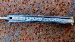 Couteau de collection Toltek manche en nacre abalone et manche en damas aléatoire