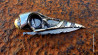 Korbak couteau crâne de corbeau viking en fonte de bronze casque en argent et sa lame damas
