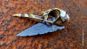 Korbak couteau crâne de corbeau viking en fonte de bronze casque en argent et sa lame damas