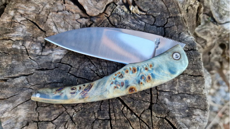 Couteau de Collection Berzerker en loupe de peuplier du Coiron teintée et stabilisée