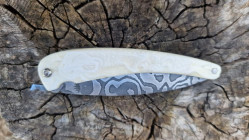 Couteau de collection Toltek en Damas, manche en os de chameau gravé