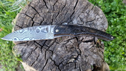 Couteau de collection Berzerker en damas et manche en juma noir effet serpent