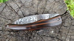 Couteau de collection Berzerker en damas et manche en ébène de macassar