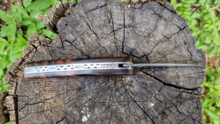 Couteau de collection Berzerker en damas et manche en ébène de macassar