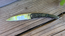 Couteau de poche Toltek manche en hêtre échauffé stabilisé et teinté bleu vert