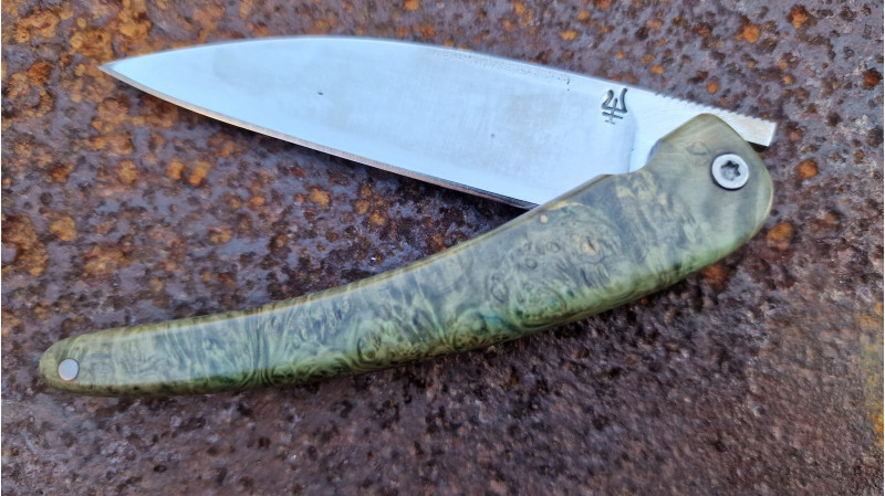 Couteau de collection Toltek en racine de buis stabilisée et teintée pistache